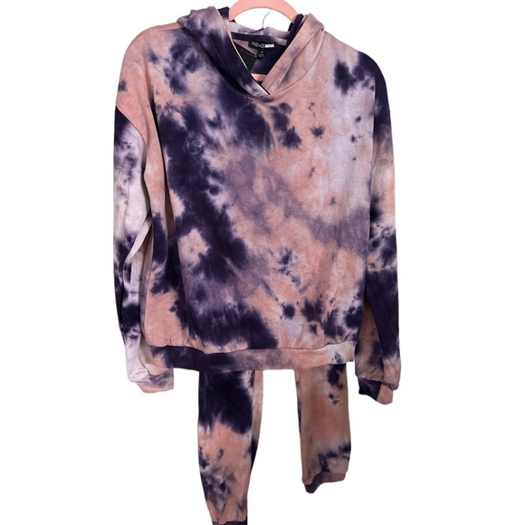 Fashion Nova Jogger Set - Picture 3 of 9